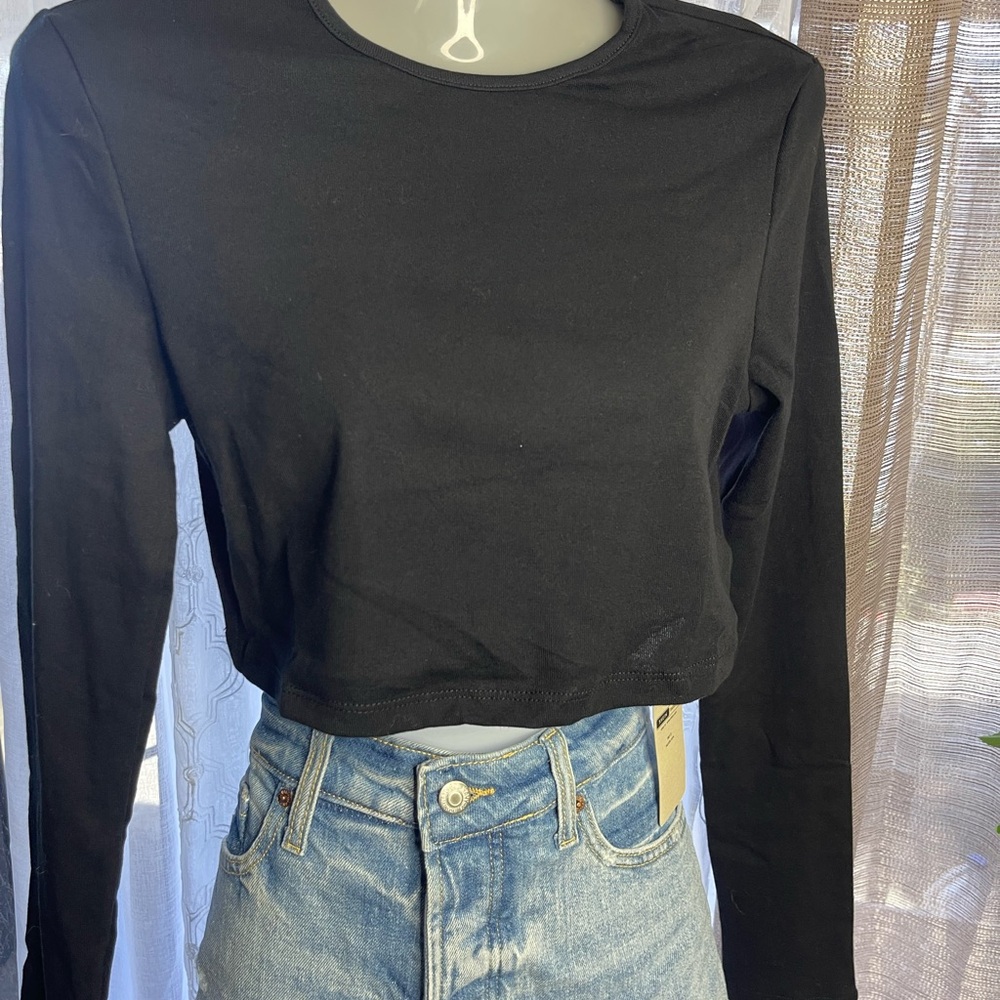 Black Long Sleeve Crop Top